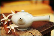 Image of white Tea Teapot representing white tea benefits
